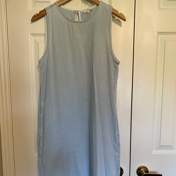 Light jean dress. - Picture 2 of 6